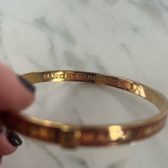 Marc by Marc Jacobs skinny logo bangle in orange - Picture 3 of 3